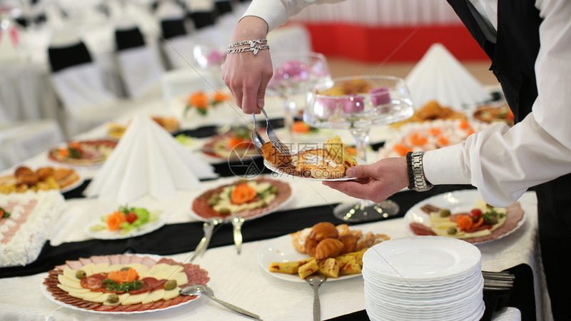 狗狗饼干与磨牙棒：揭秘宠物零食的差异化功能