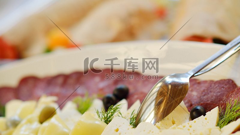 餐饮加盟品牌直营店与加盟店，究竟有何不同？**